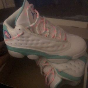 Air Jordan retros 13 they are a size 4